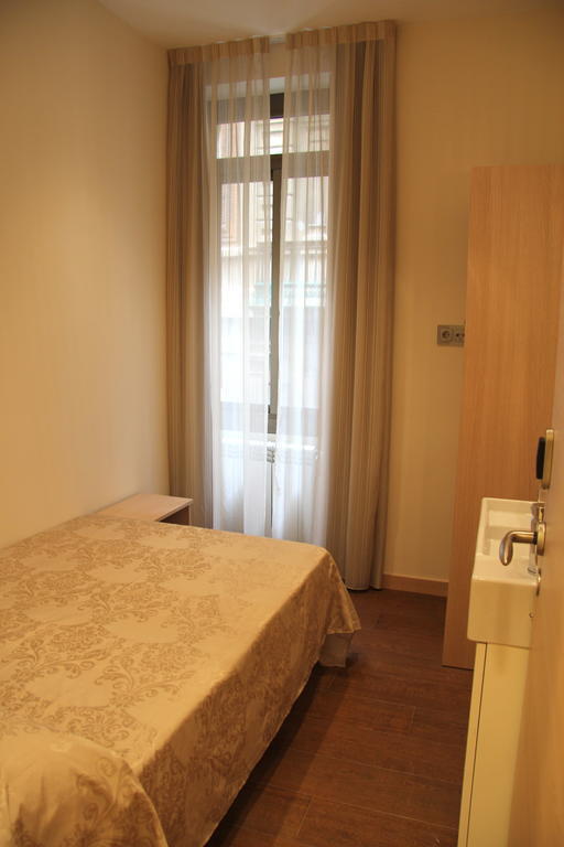 Hostal Excellence Barcelona Exterior photo